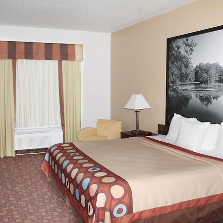 Super 8 By Wyndham Three Rivers Extérieur photo
