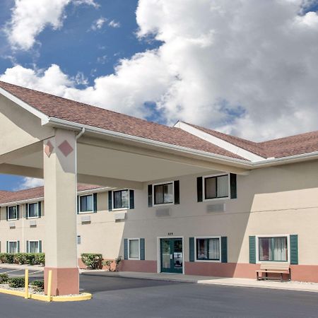 Super 8 By Wyndham Three Rivers Extérieur photo