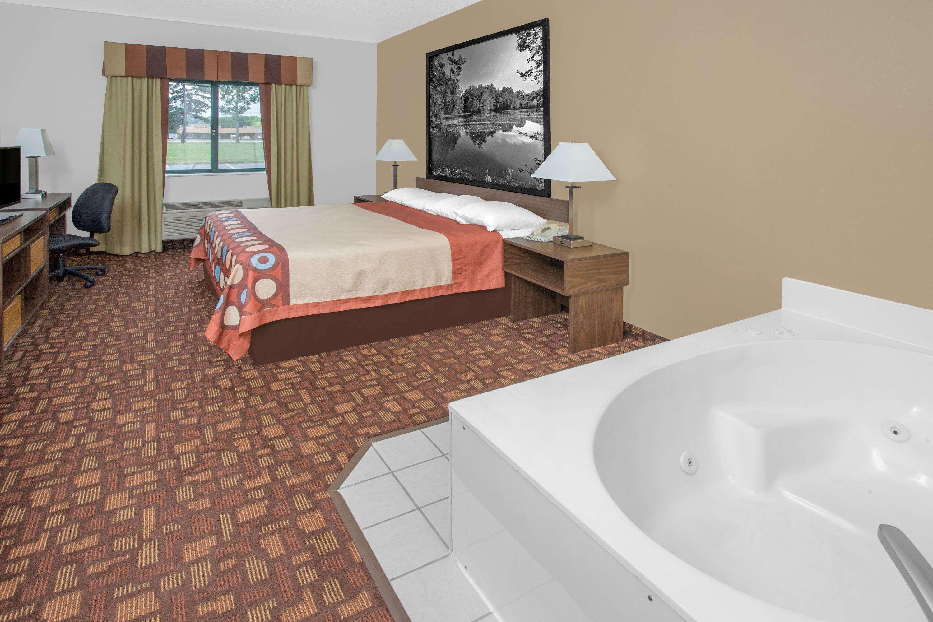 Super 8 By Wyndham Three Rivers Extérieur photo