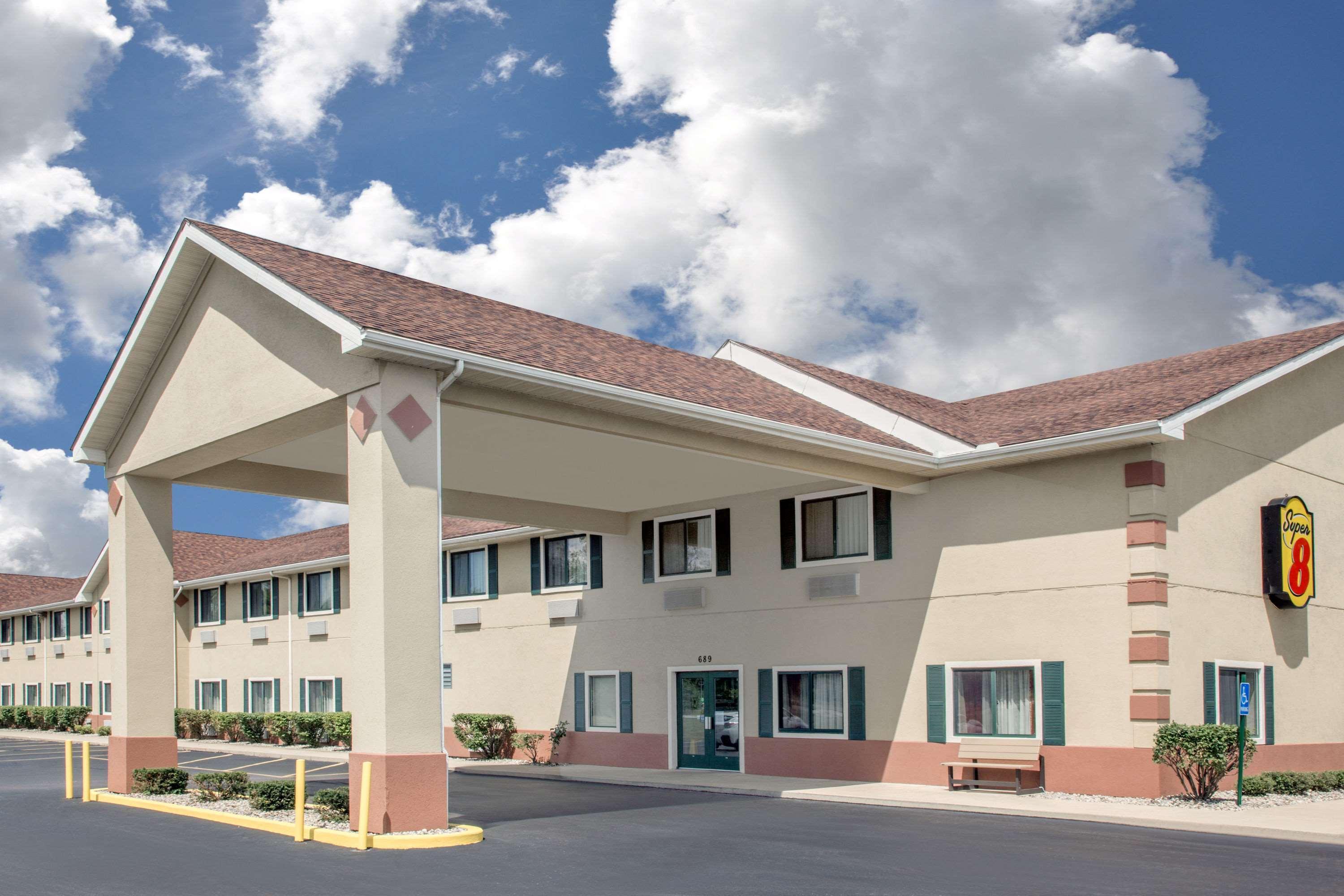 Super 8 By Wyndham Three Rivers Extérieur photo