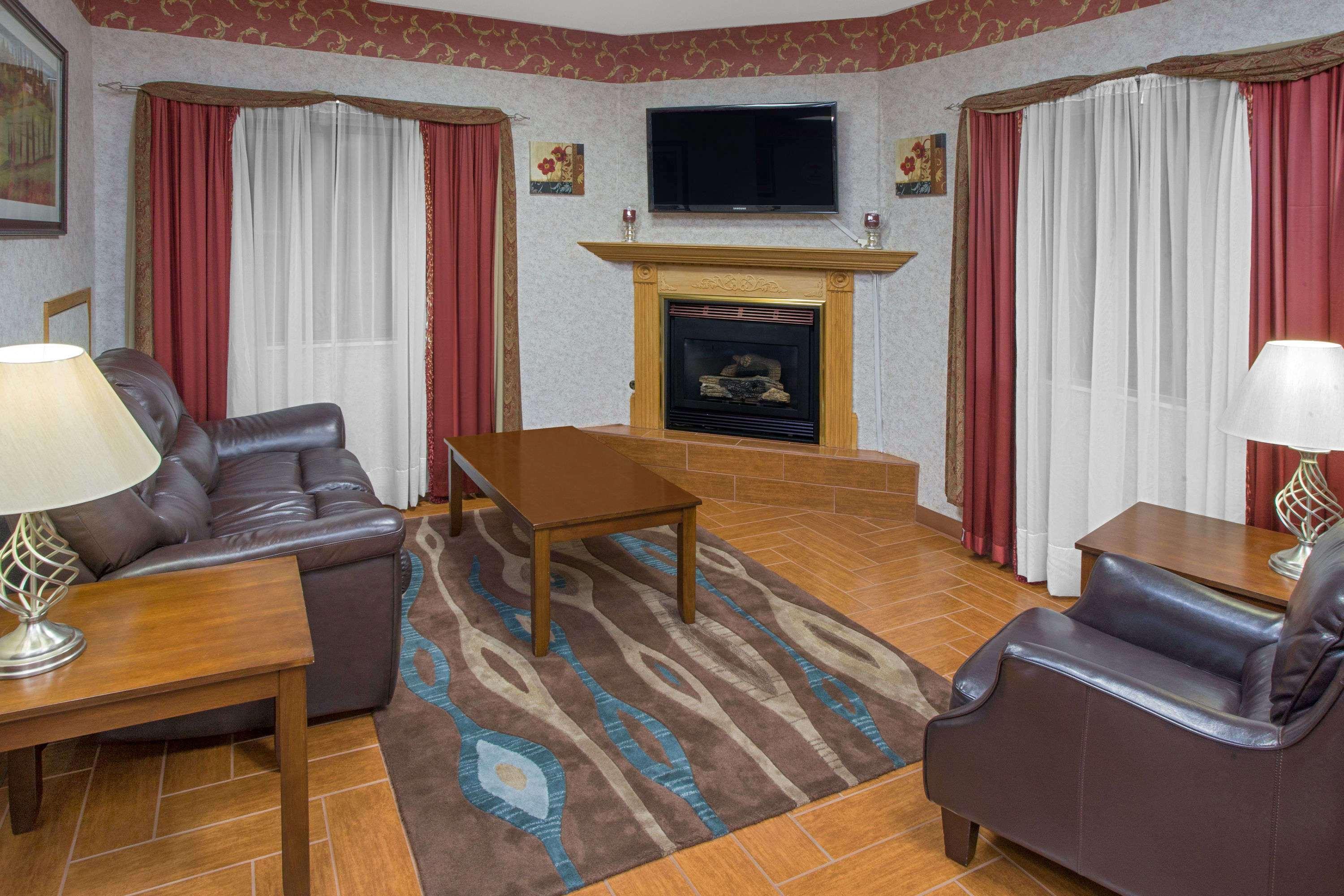 Super 8 By Wyndham Three Rivers Extérieur photo
